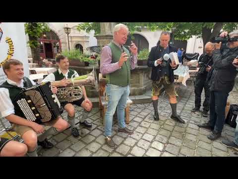 Braumeister Rolf Dummert: so schmeckt das Hofbräu Oktoberfestbier 2023 - vorgestellt im Hofbräuhaus