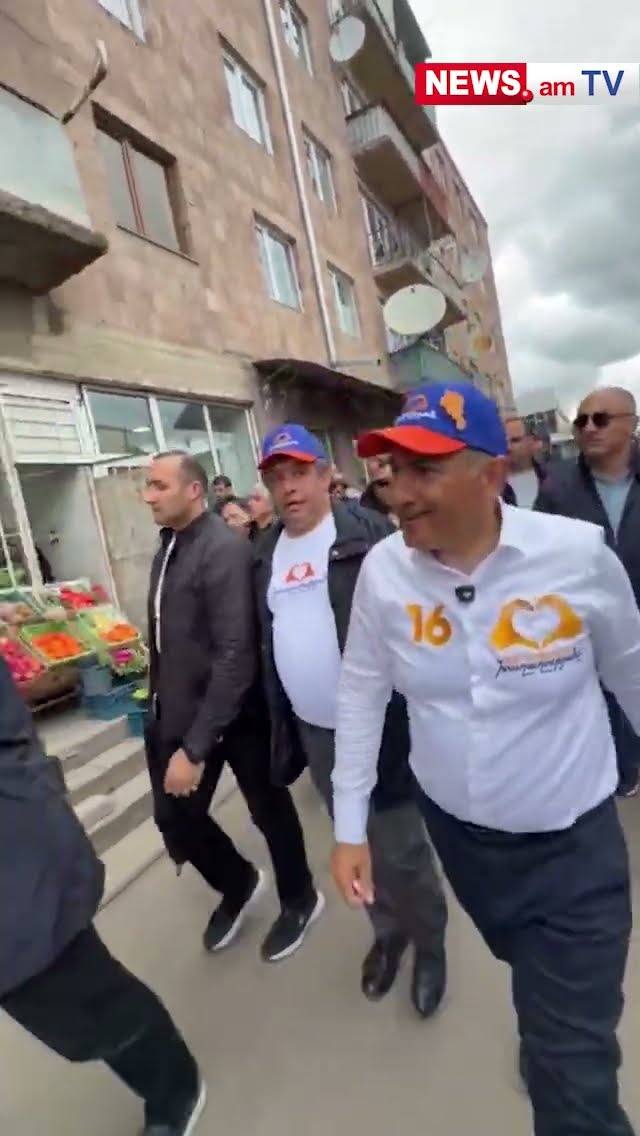 Տաշիրցին պատշգամբից գոռաց՝ «ՈՒժեղ Հայաստան», ինչին Փաշինյանը հակադարձեց. «Եղավ, եղավ»