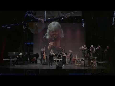 Ersi Arvizu and Friends