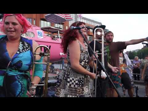 Mad Apple Circus - Partisans & Vandals