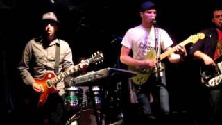 Status Green - Juggling Knives