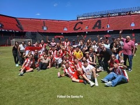 La premiación y festejos de Colón de San Justo campeón Senior