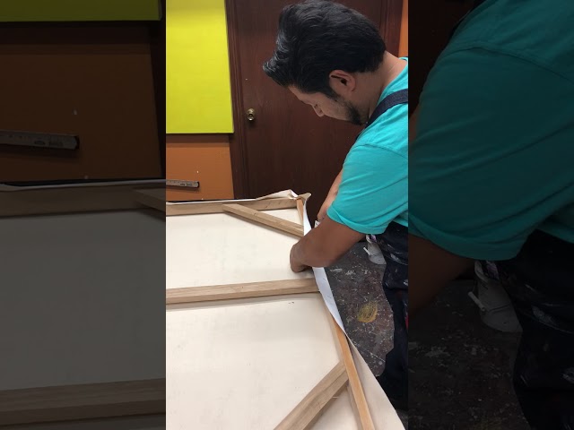 Vídeo relacionado con Komar Cuadro en bastidor (40 x 40 cm), diseño de Los Vengadores Big A Logo