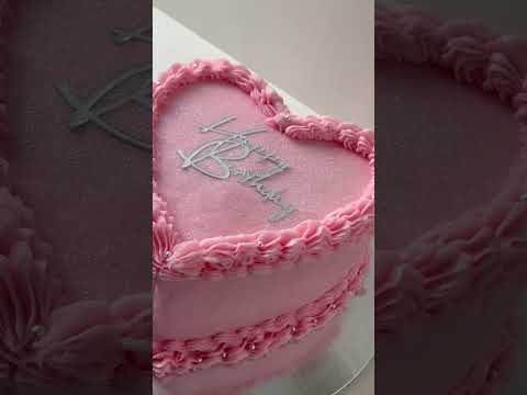 How to add glitter on a heart cake