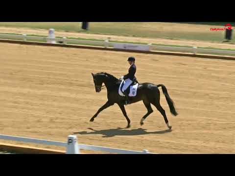 Siegerin der Finalqualifikation des NÜRNBERGER Burg-Pokals Annabel Frenzen mit SilberStern