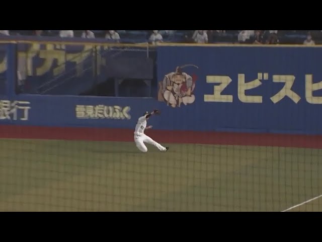 【7回表】マリーンズ・和田 出塁を許さない見事なスライディングキャッチ!! 2020/8/14 M-F