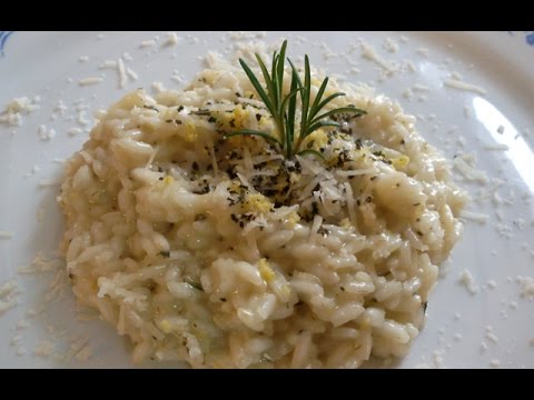 Risotto con buccia di limone e rosmarino fresco