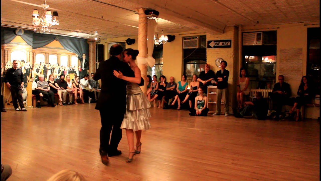 08/23/2011 Alberto Catala & Belen Montell 2/3 @Triangulo