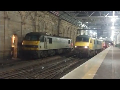 Freightliner 90049 and 90048 at Edinburgh Waverley