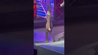 Jacky Cheung #张学友 Collapses On Stage While Singing 祇想一生跟你走 And Gets Back Up! #jackycheung #张学友