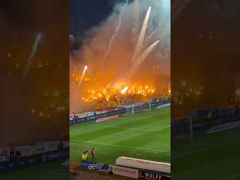 ¿Lo mejor de Boca anoche? Este recibimiento que hicieron los hinchas. IMPRESIONANTE