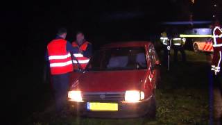 preview picture of video 'In slaap gevallen bestuurder belandt in de sloot'