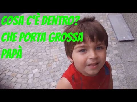 Il mistero della porta chiusa giro attorno ad una colonna e bagno spiderman