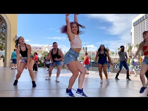 This Vegas Flash Mob Has An Emotional Ending!