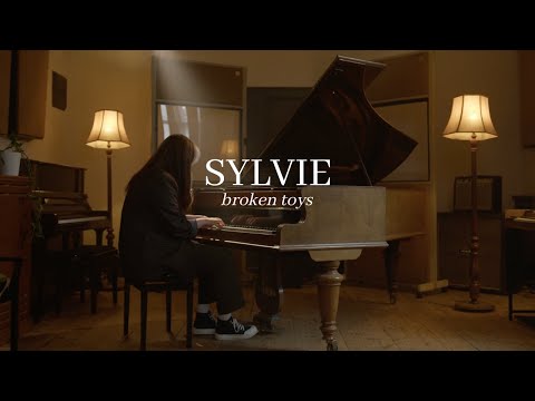 Sylvie - Broken Toys