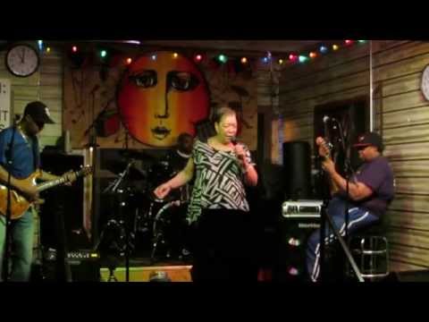 MS CLAUDETTE MILLER LIVE @ THE KINGSTON MINES PT.1