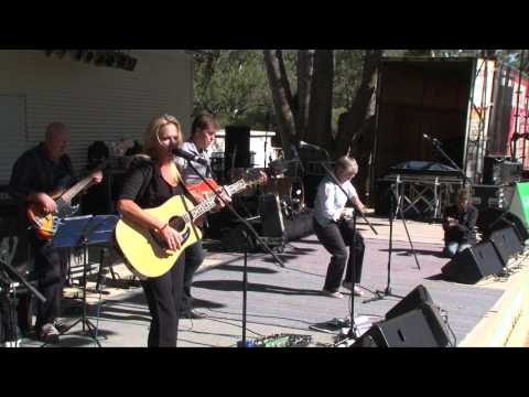 Deb 'Spoons' Perry with Beccy Cole at Boyup Brook FULL VERSION