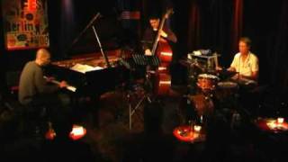 Kings and Queens - Vardan Ovsepian Trio @ A-Trane Berlin