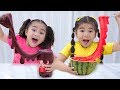 Suri Annie Pretend Play Making Satisfying Slime Art Project