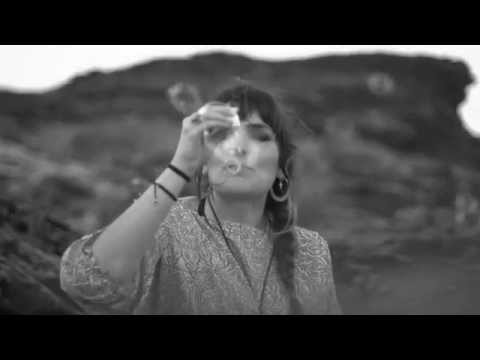 download lagu mp3 mp4 Rozalén Quién Me Ha Visto, download lagu Rozalén Quién Me Ha Visto gratis, unduh video klip Download Rozalén Quién Me Ha Visto Mp3 dan Mp4 Full Gratis