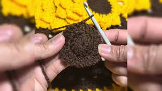 How to crochet this simple sunflower coaster #crochet #howtocrochet #crochetcoaster #sunflower #diy 