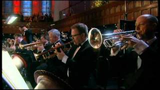 Seth MacFarlane - Ain&#39;t That a Kick in the Head