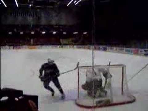 2007 World Junior Semi-Final Shootout fan cam