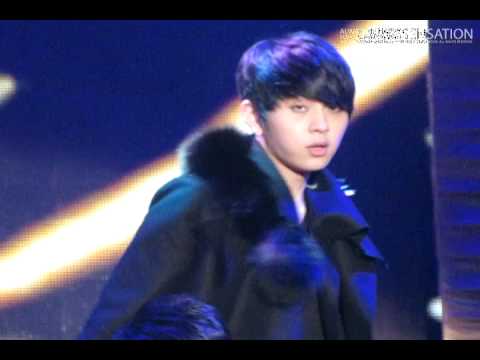 101217 Lotte World Free Christmas Concert Beast - Special [Junhyung Focus]