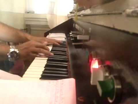 KH613 130811 f CREDO HISZEK AZ EGY ISTENBEN 10:52 felHU