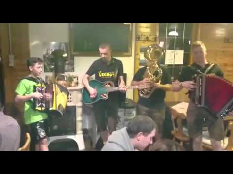 Legrus und Ziachnrocker mit Flott Aufgspielt