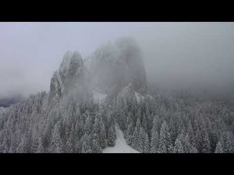 Egyes-kő  Hagymás-hegység   Erdély   Románia  Hargita - Piatra Singuratică- Transylvania    4K Drone