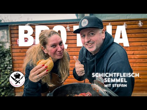 Leckere Schichtfleisch Semmel aus dem Dutch Oven mit Stefan - BBQ Rezept