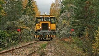 preview picture of video 'Rail Truck Tka7 #172 with 12 BHpy -flat car at Porvoo Museum Railroad.'