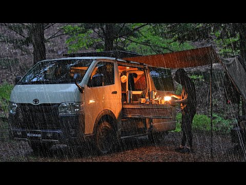 [Regen-Autocamping] Allein campen im minimalen Campingwagen in den Bergen. DIY Hiace Camper.