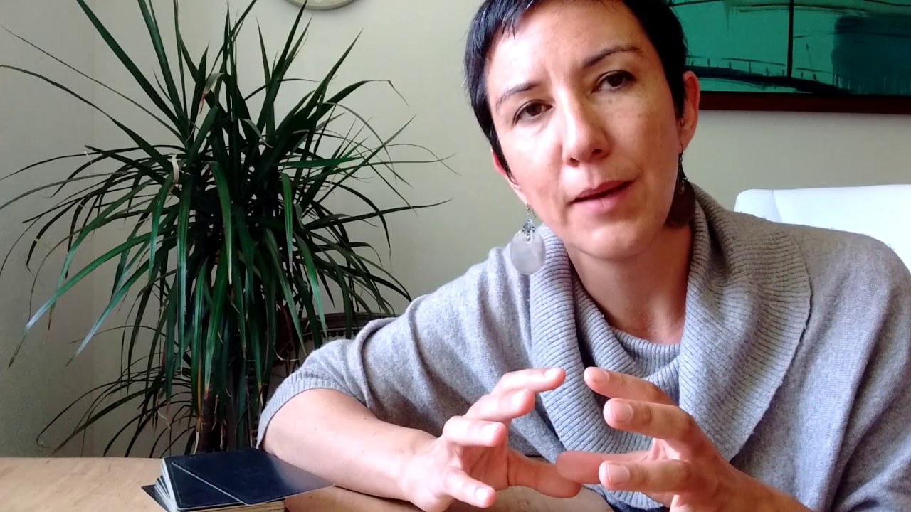 Watch ¿Cómo hacer una lectura de Tarot para mí misma con objetividad Now ¿Cómo hacer una lectura de Tarot para mí misma con objetividad