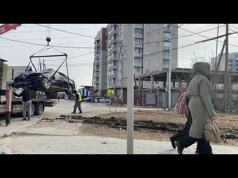 В Якутске автомобиль врезался в столб и перевернулся В Якутске автомобиль врезался в столб и перевернулся