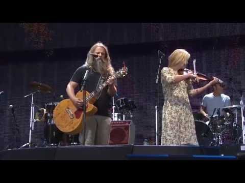 Jamey Johnson with special guest Alison Krauss – You Ask Me To (Live at Farm Aid 2016)