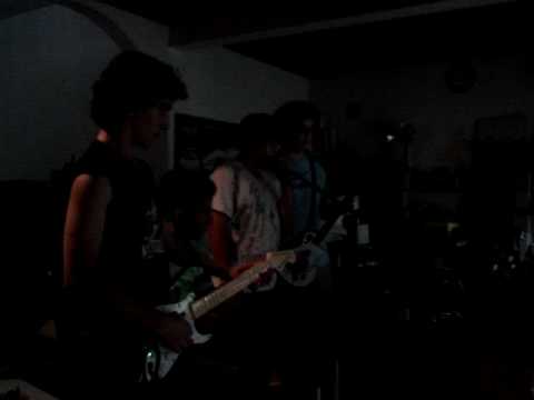 Rock Band na casa do Vitcunha - Nine in The Afternoon