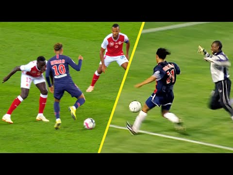 Ronaldinho vs Neymar: Battle of Skills