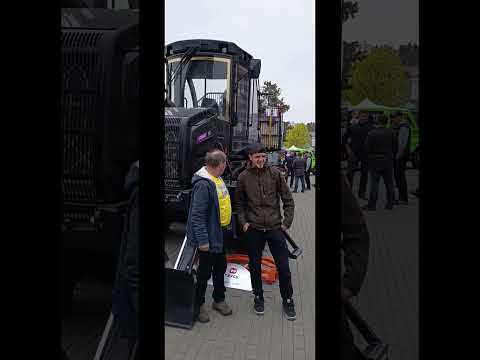 Když tě poznají na veletrhu lesní techniky 😄