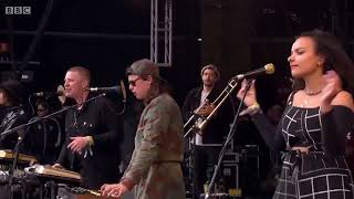 Jungle performs &#39;Drops&#39; &amp; &#39;Busy Earnin&#39; | Glastonbury 2015