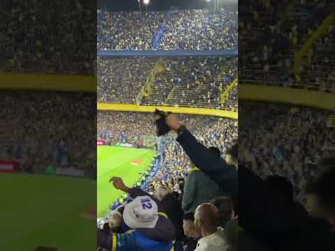 "Una de la Mejores canciones de la Cancha, Boca " Barra: La 12 &bull; Club: Boca Juniors