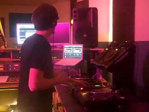 Mario Aureo (Einmaleins Musik)@ TwenFM Clubnight 11.03.2011