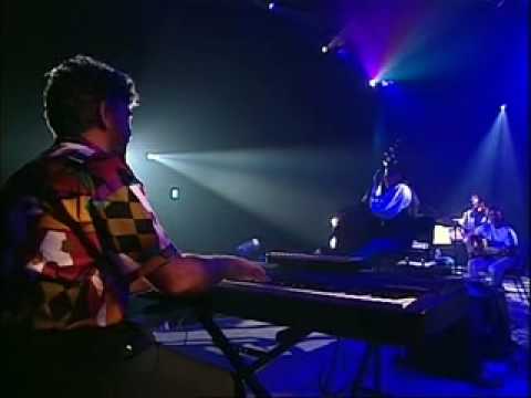 Al Di Meola, Jean-Luc Ponty, Stanley Clarke - Song to John (1de2) cont.. en 2de2