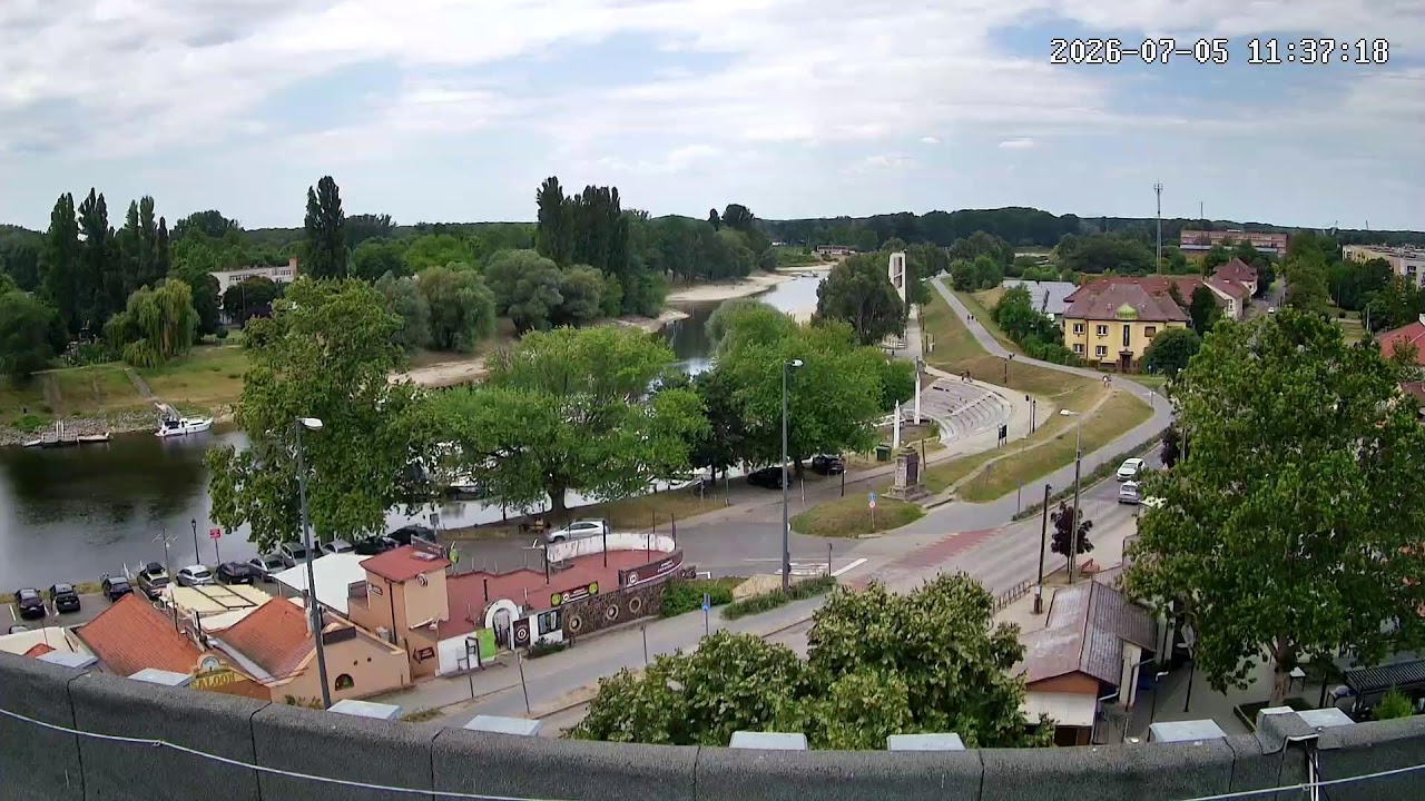 Live webcam view of Paseo fluvial del Sugovica en Baja
