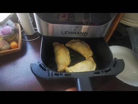 Drożdżowe szybkie pierożki nadziewane piersią z kurczaka