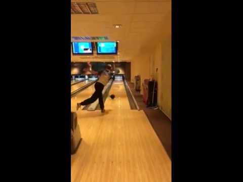 Ukážka hry mladého majstra Slovenska v bowlingu