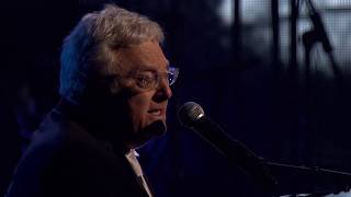 Randy Newman performs &quot;I Think It&#39;s Going to Rain Today&quot; at the 2013 Hall of Fame Induction Ceremony