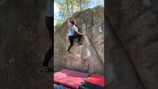 Video thumbnail of No Mojo, 6b. Fontainebleau