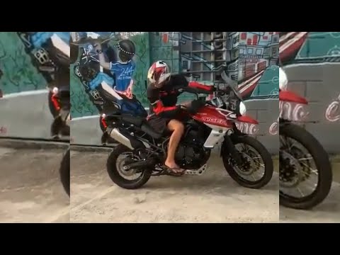 MC Neguin da BRC e MC Rodolfinho - DE BM é fuga, De Meiota é Grau